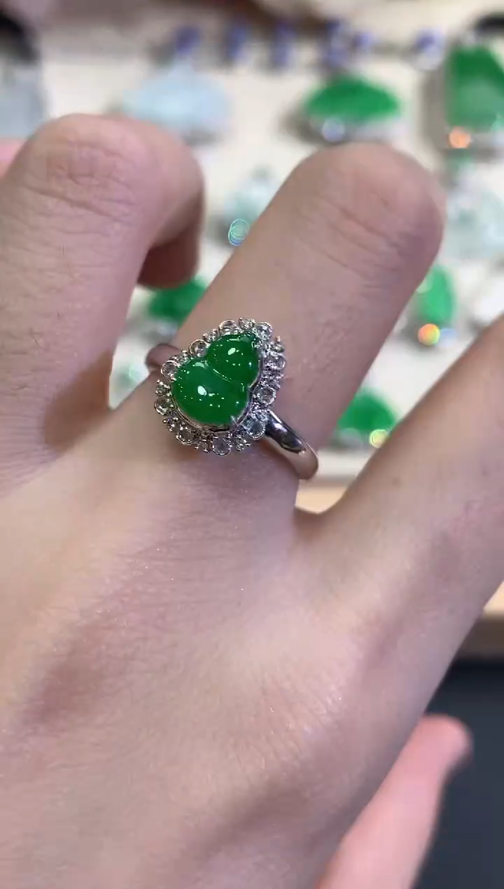 18K金镶嵌戒指翡翠冬日珠宝E13