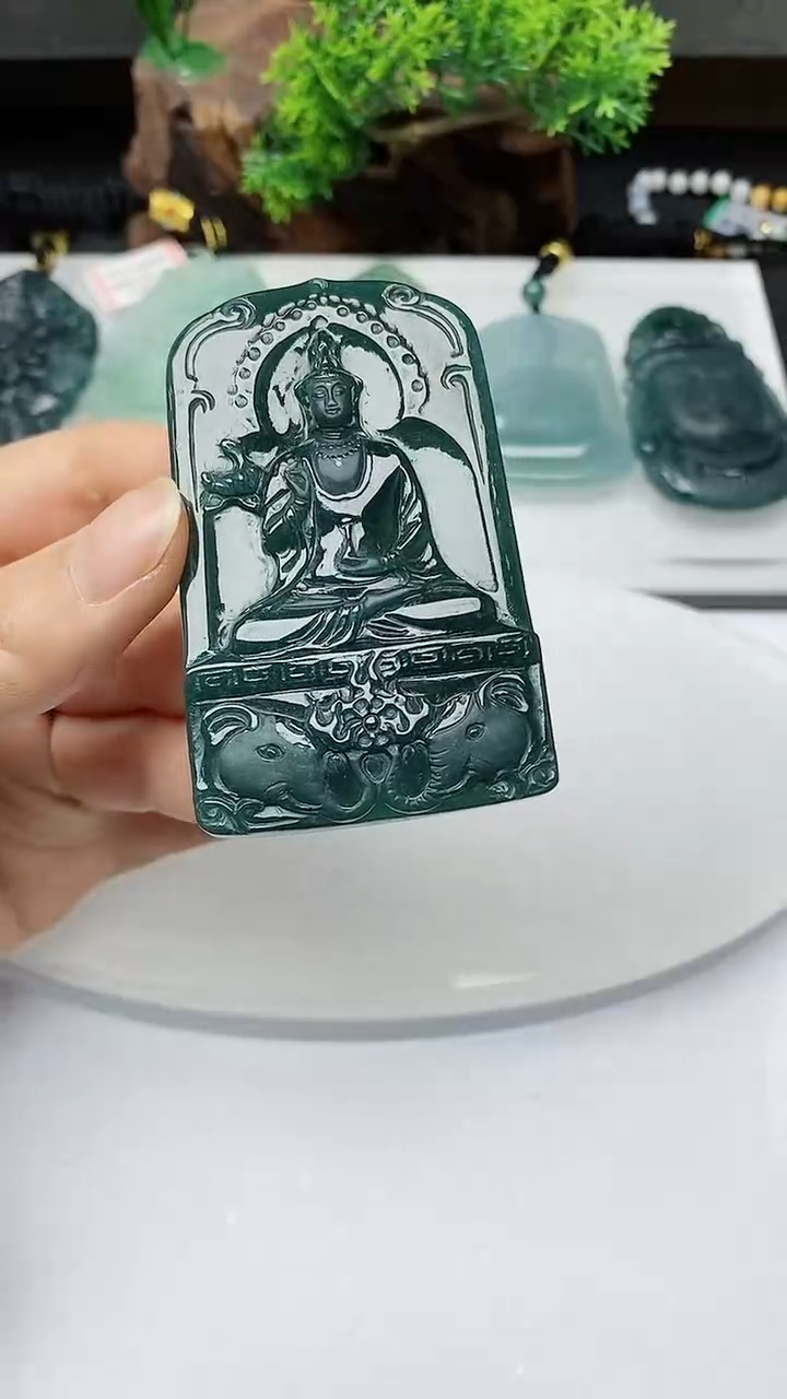 【闪购商品】翡翠颈饰未镶嵌