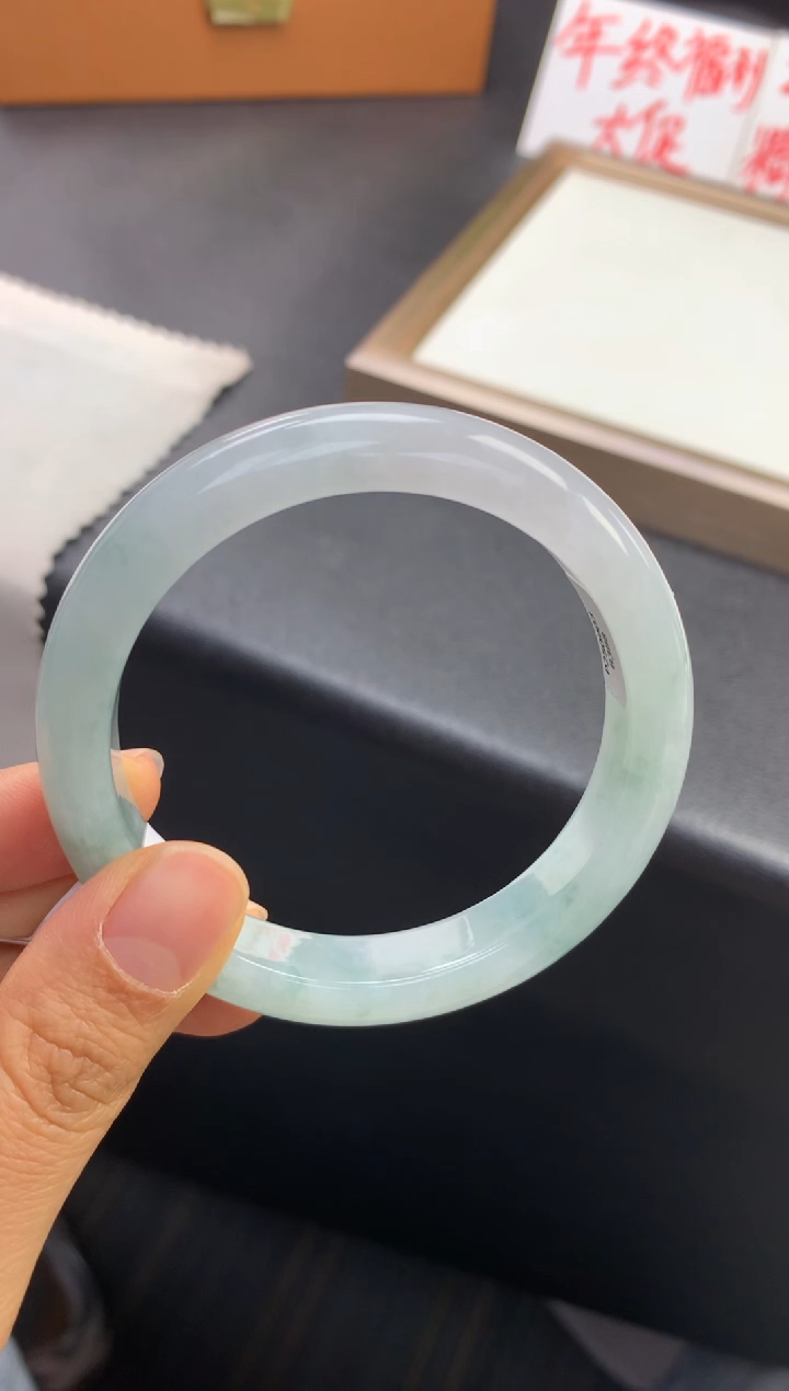 未镶嵌手镯翡翠退货需手镯吊牌标签完好