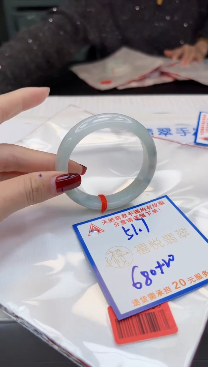 【闪购商品】翡翠手镯未镶嵌，手镯均需要有包容心