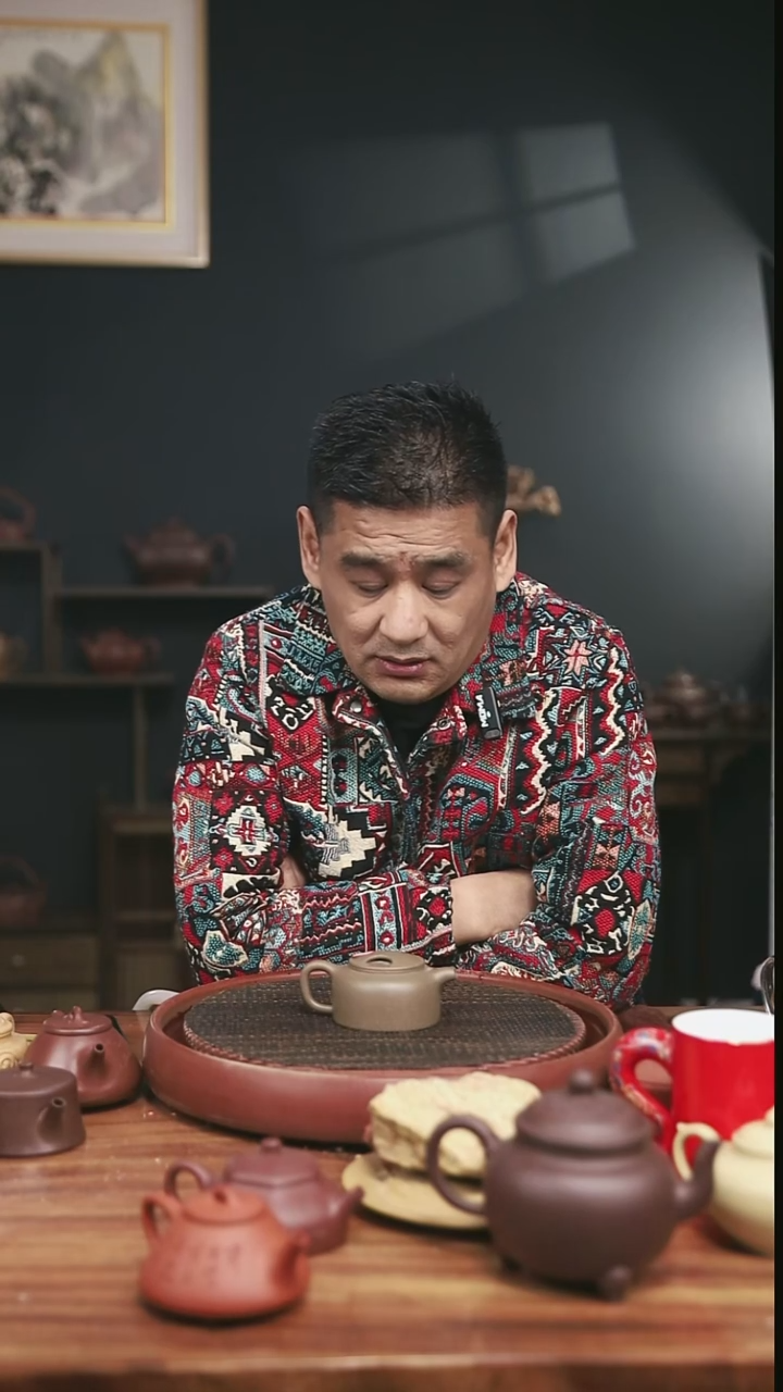 茶壶紫砂18号蟹壳青牛盖莲子180CC微微暇