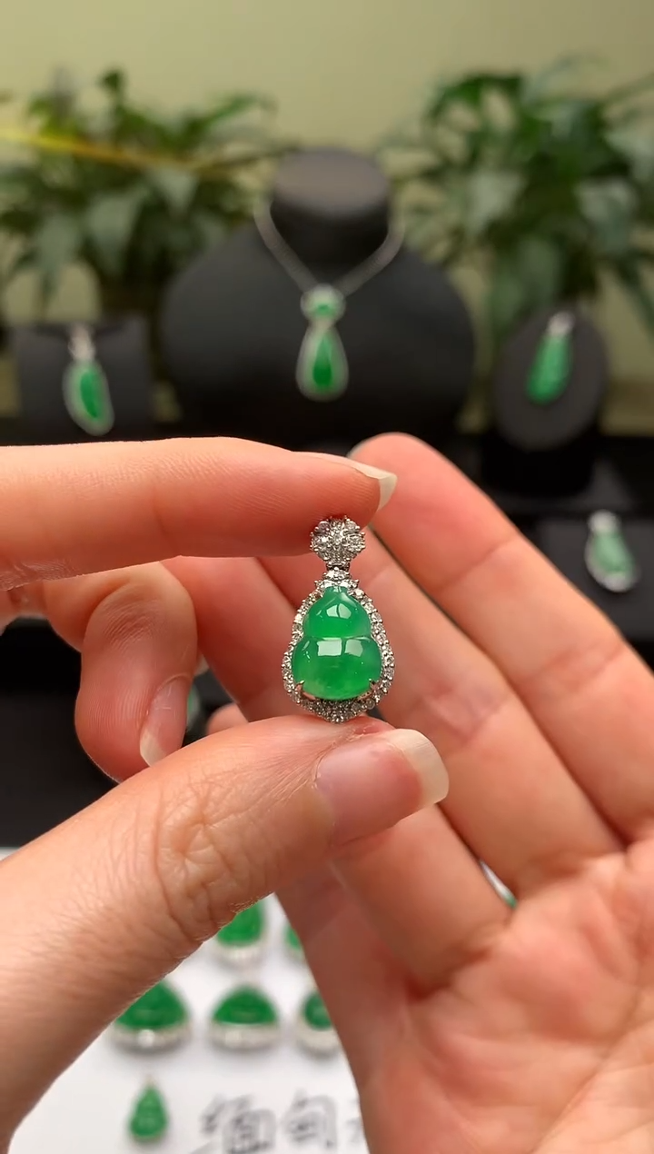 【闪购商品】翡翠颈饰18K金镶嵌葫芦