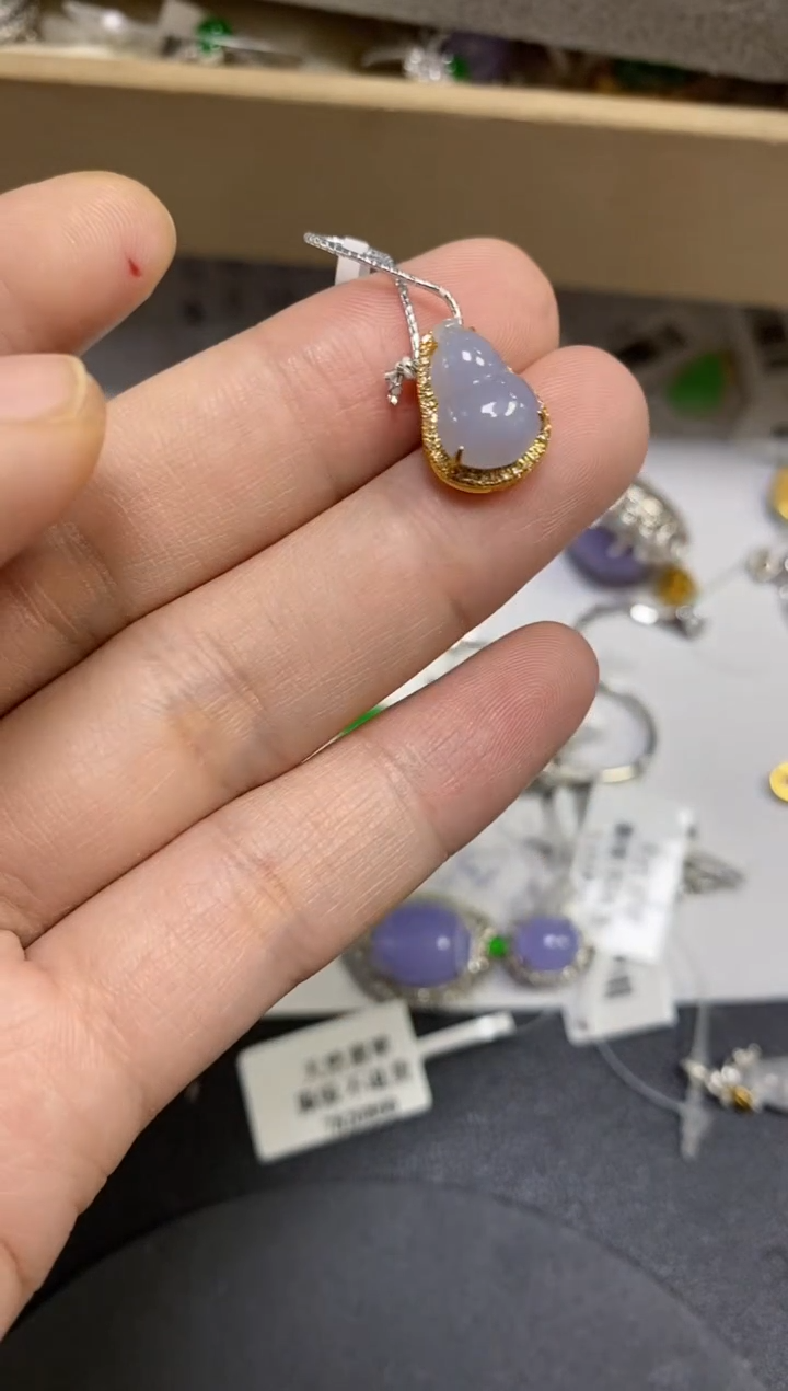 颈饰18K金镶嵌翡翠 颈饰 18K金镶嵌 翡翠