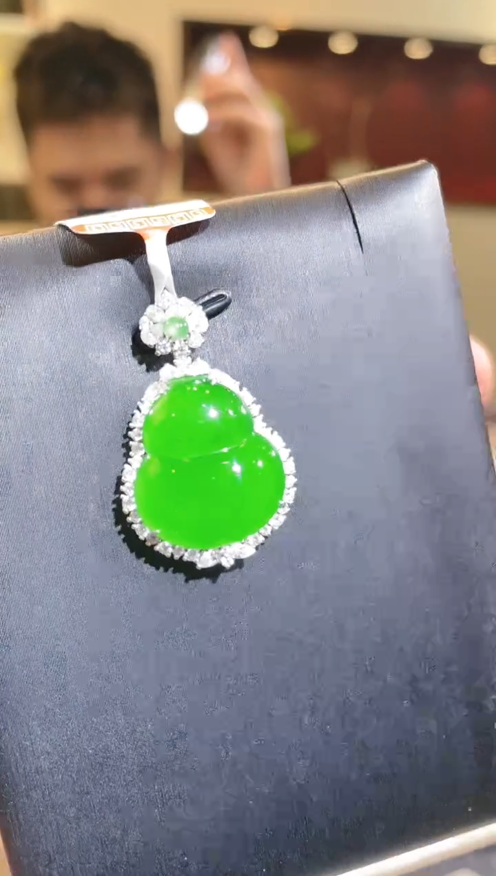 翡翠18K金镶嵌颈饰天然A货翡翠A115