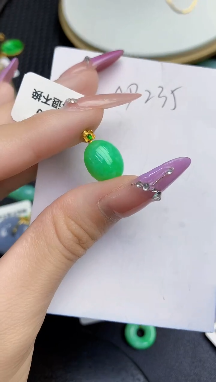 翡翠18K金镶嵌颈饰缅甸天然翡翠A货