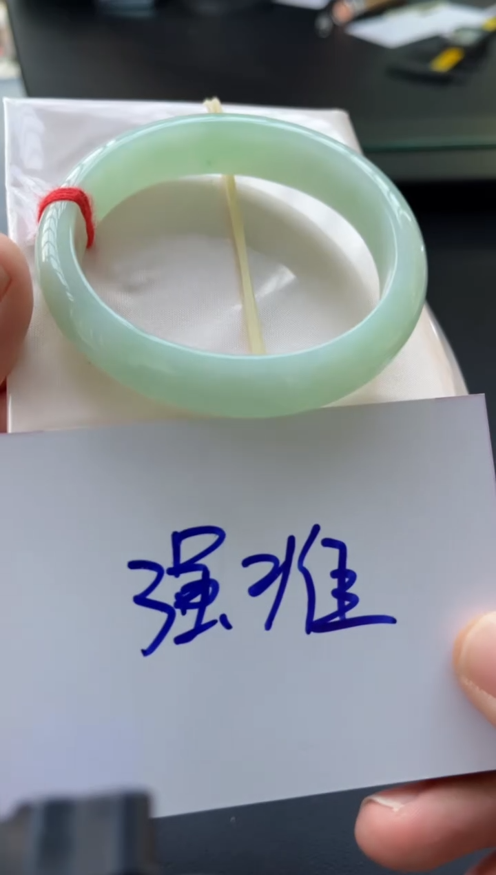 未镶嵌手镯（贵妃镯）翡翠多人