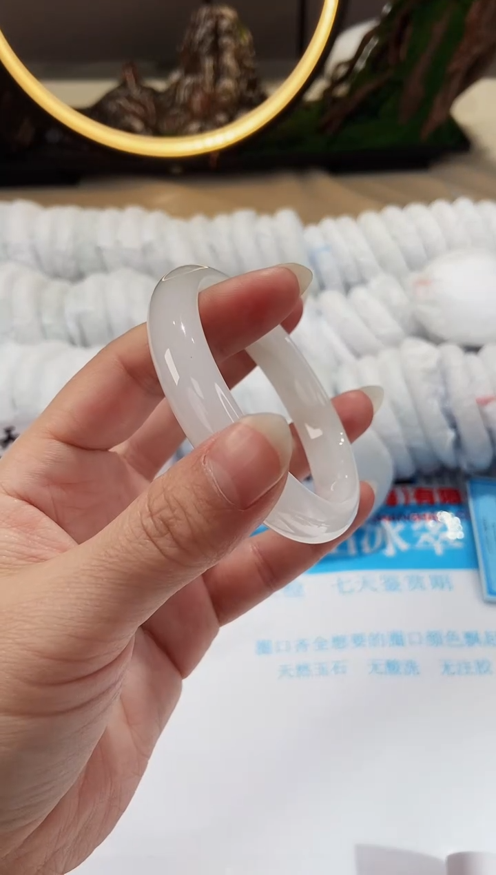 【闪购商品】石英质玉手镯未镶嵌96-56