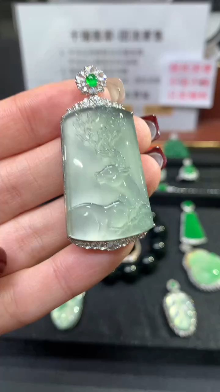 【闪购商品】翡翠吊坠(不含链)18K金镶嵌鹿牌不退不换|19800+0