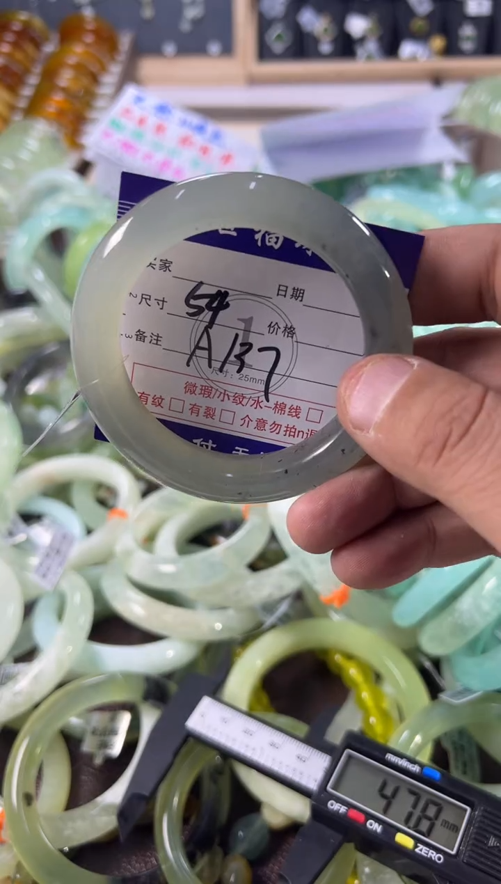 未镶嵌蛇纹石玉手镯1