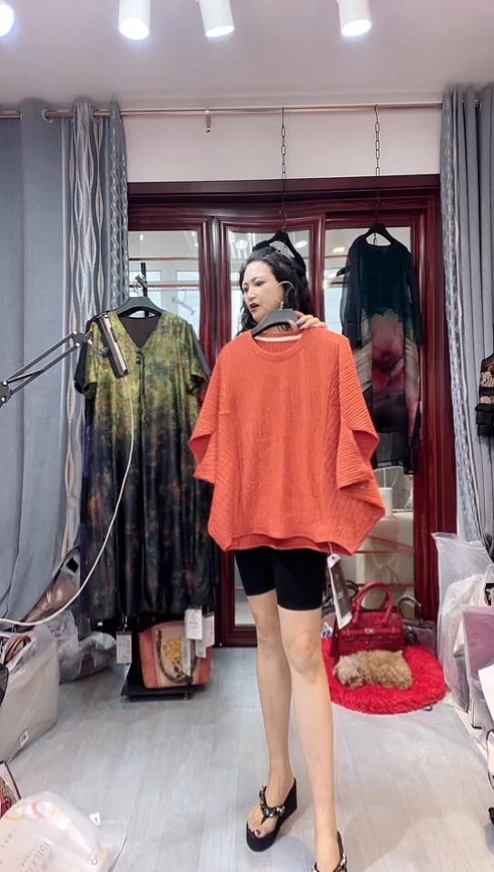 橘色短款上衣宽松