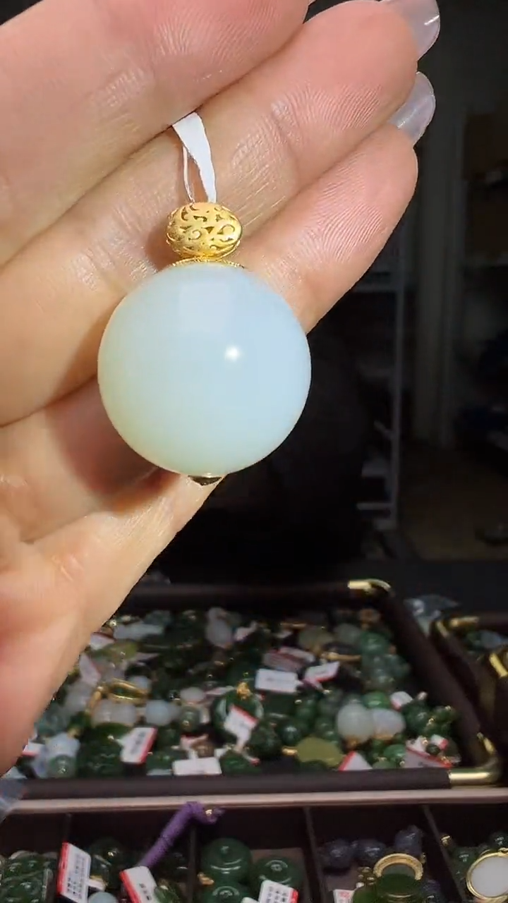 颈饰18K金镶嵌和田玉（多样性发货.发其一)12.24.35