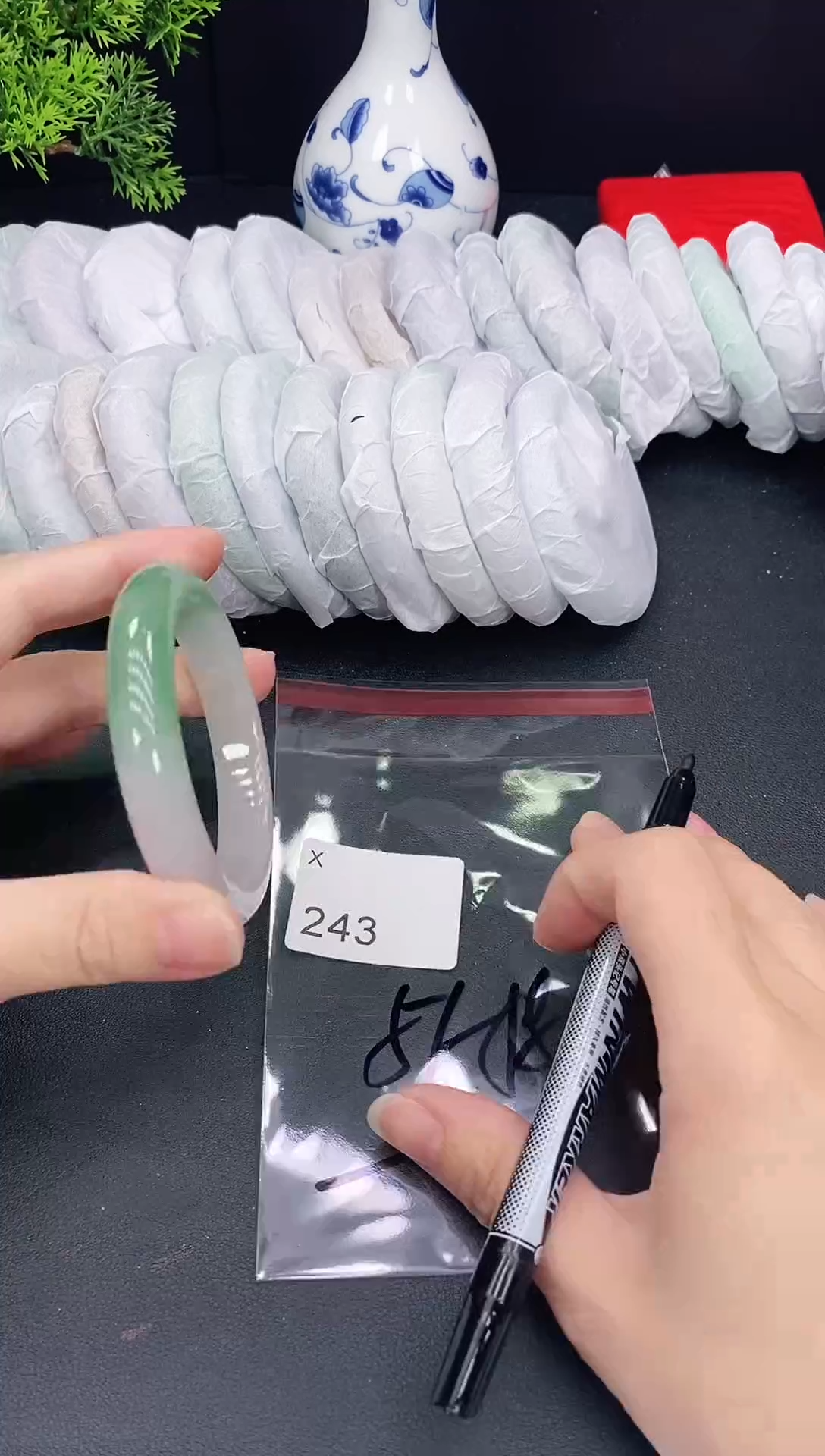 未镶嵌手镯翡翠243