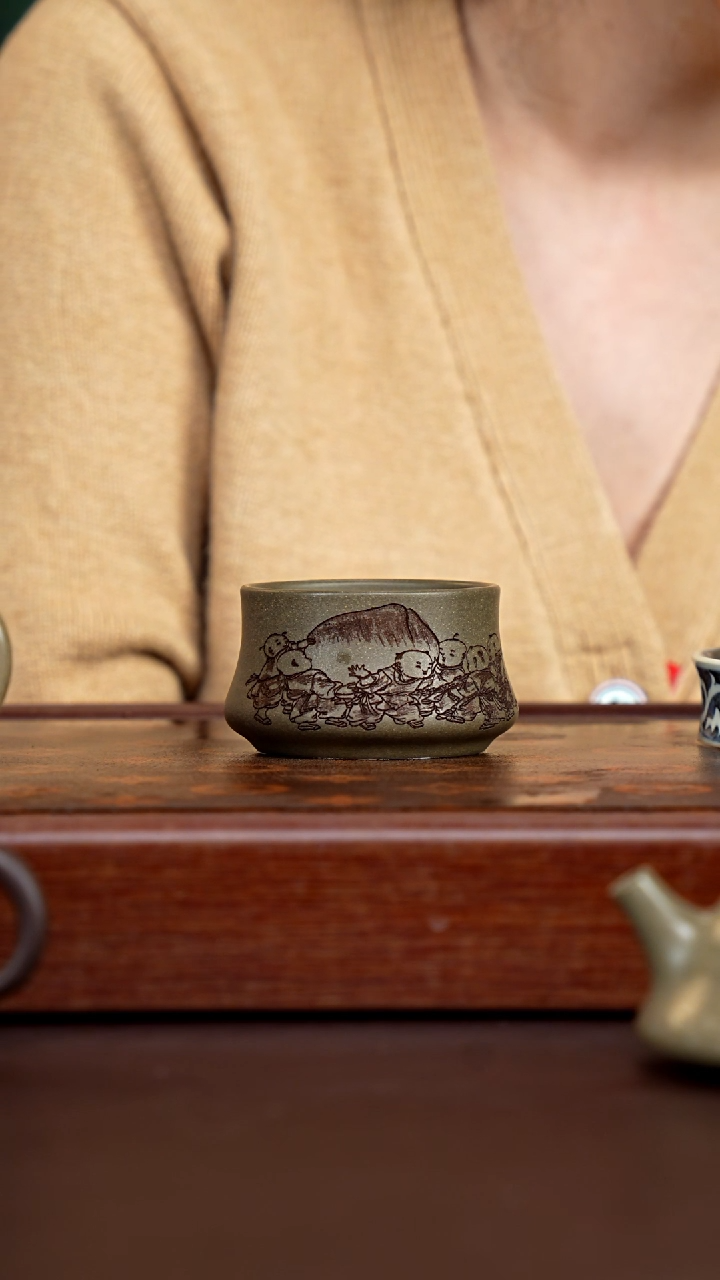 茶壶紫砂蟹壳青刻绘主人杯