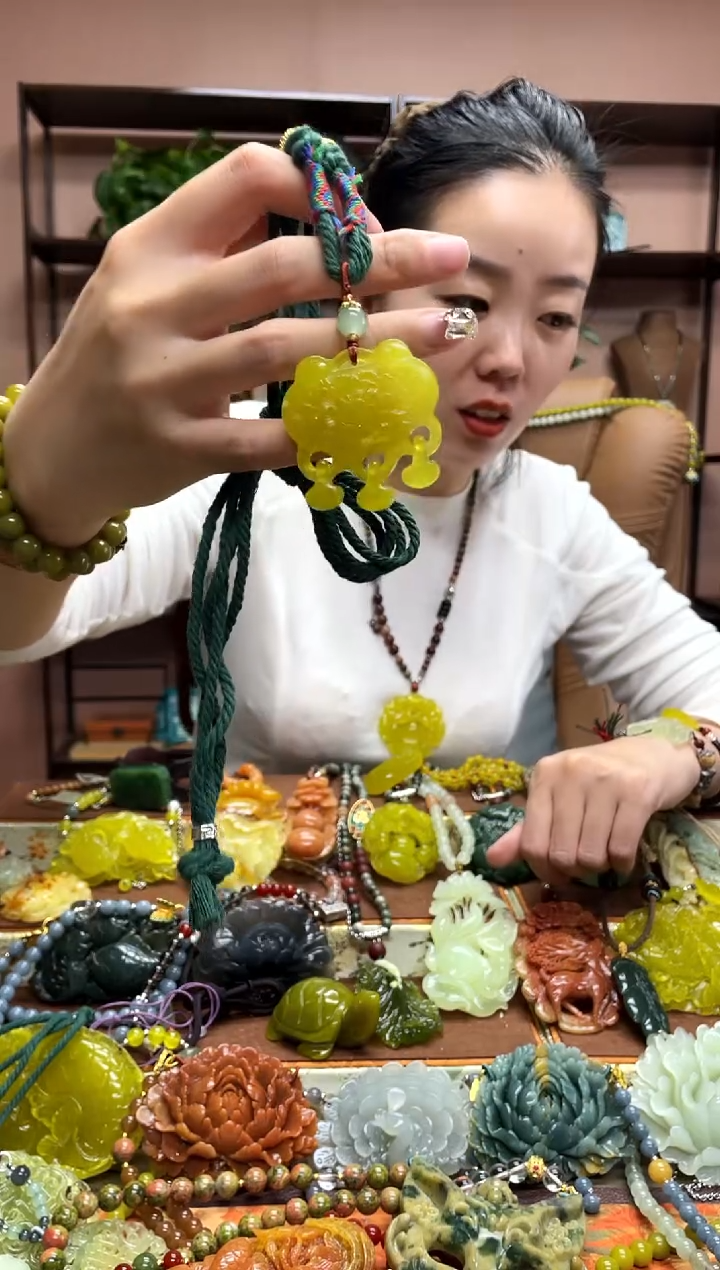 未镶嵌岫玉吊坠·