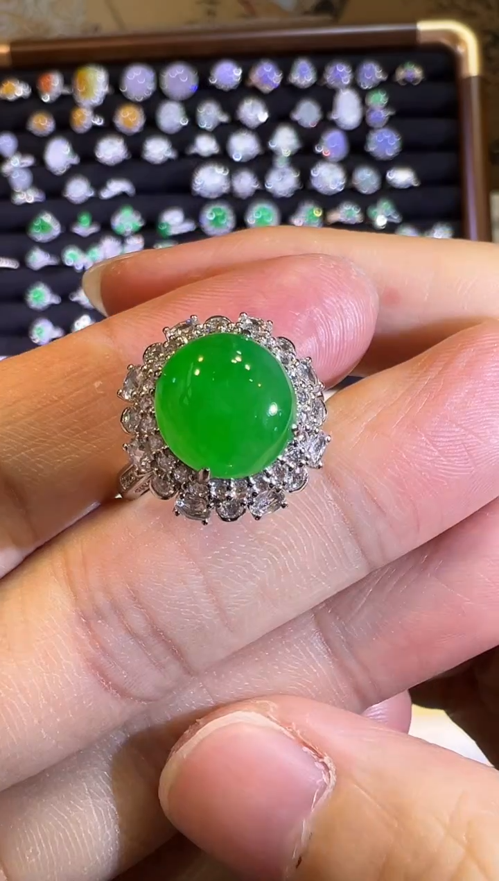 【闪购商品】翡翠戒指18K金镶嵌正阳满绿蛋面戒指