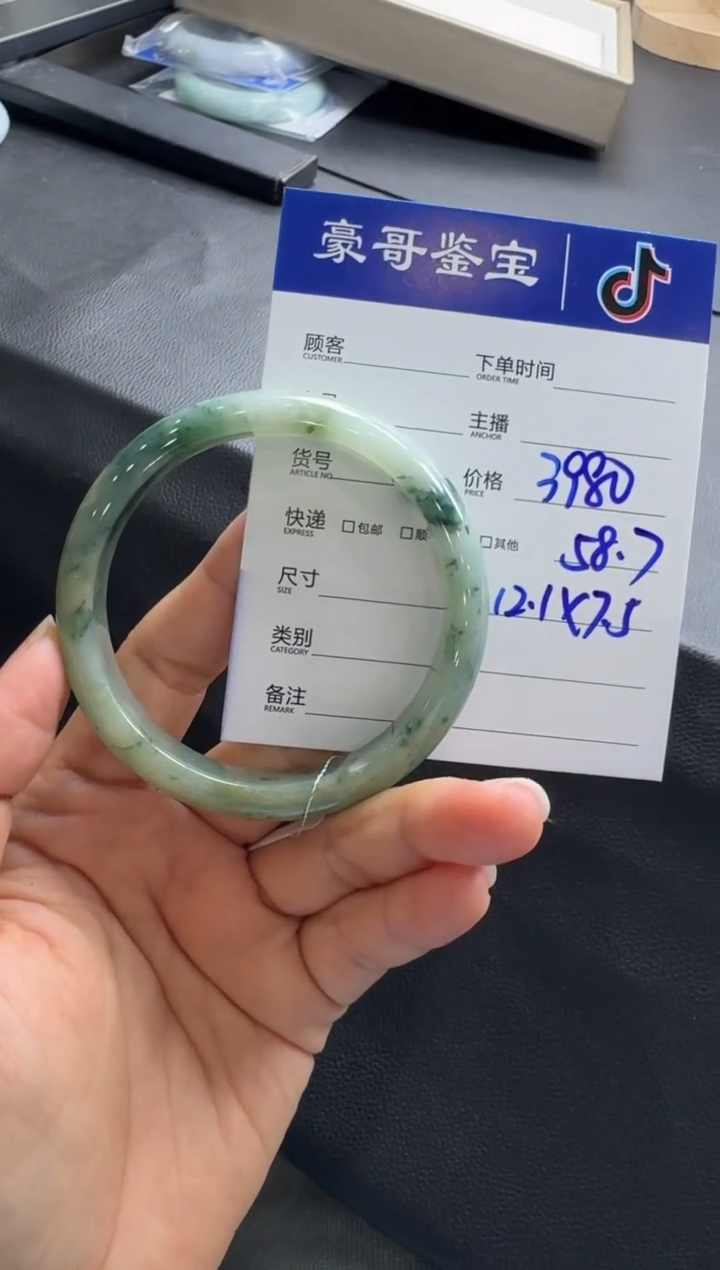【闪购商品】翡翠手镯未镶嵌K632-22手镯