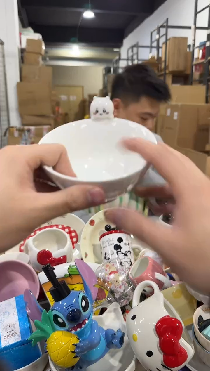 瓷片吉伊公仔碗  