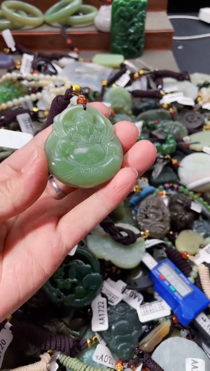 和田玉未镶嵌颈饰拍一发一