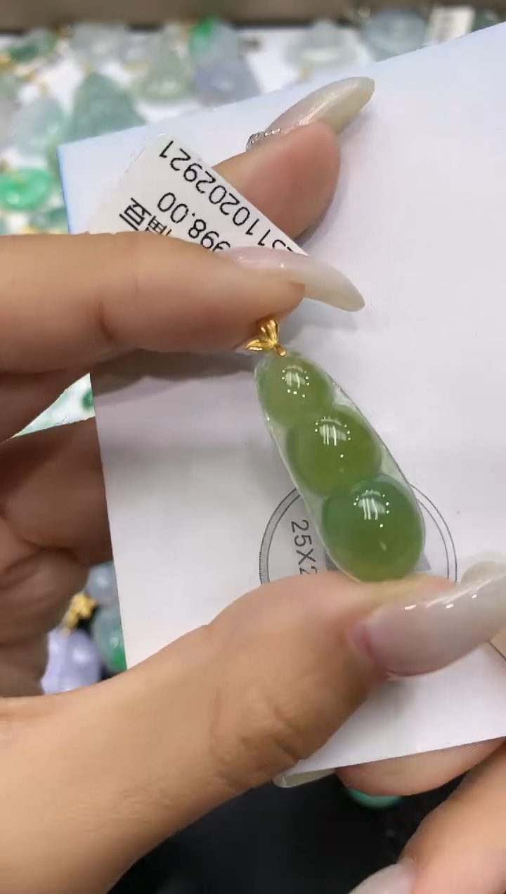 颈饰18K金镶嵌翡翠111111111111