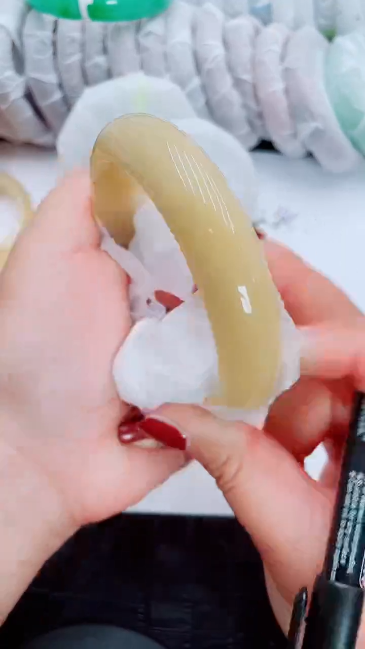 【闪购商品】石英质玉手镯未镶嵌S41-64