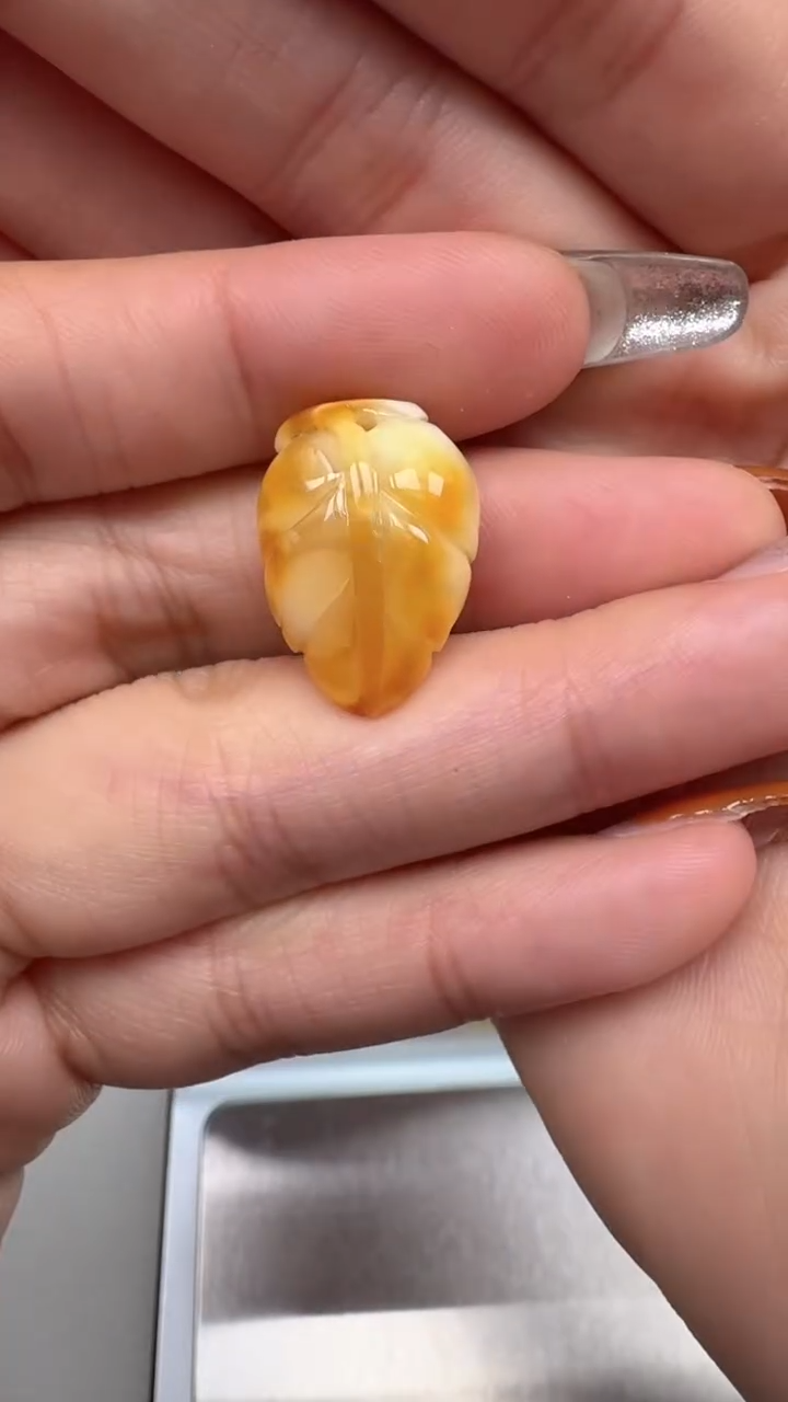 裸石琥珀未镶嵌如图