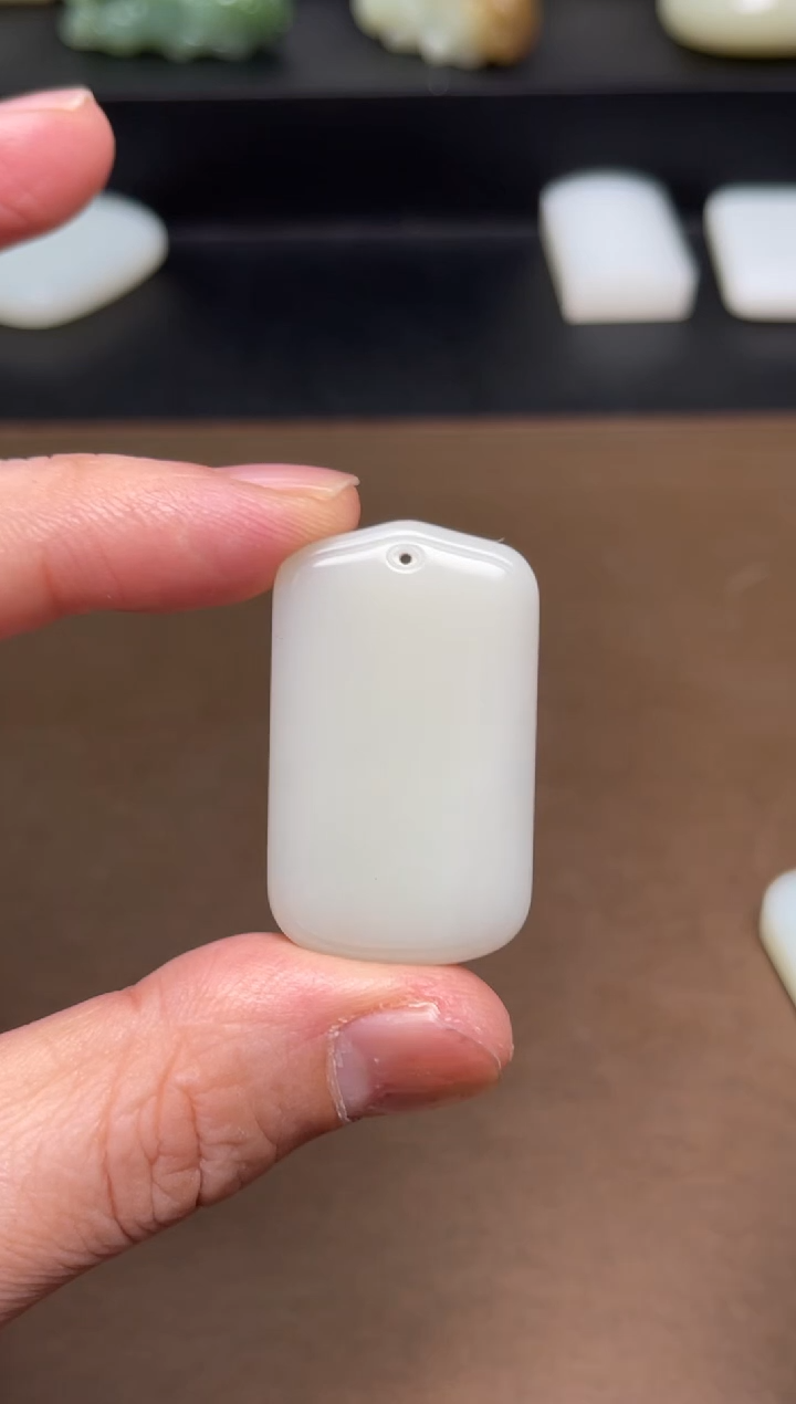 颈饰未镶嵌和田玉18 糯