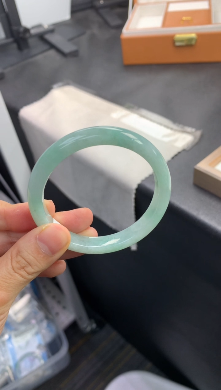 未镶嵌手镯翡翠退货需手镯吊牌标签完好