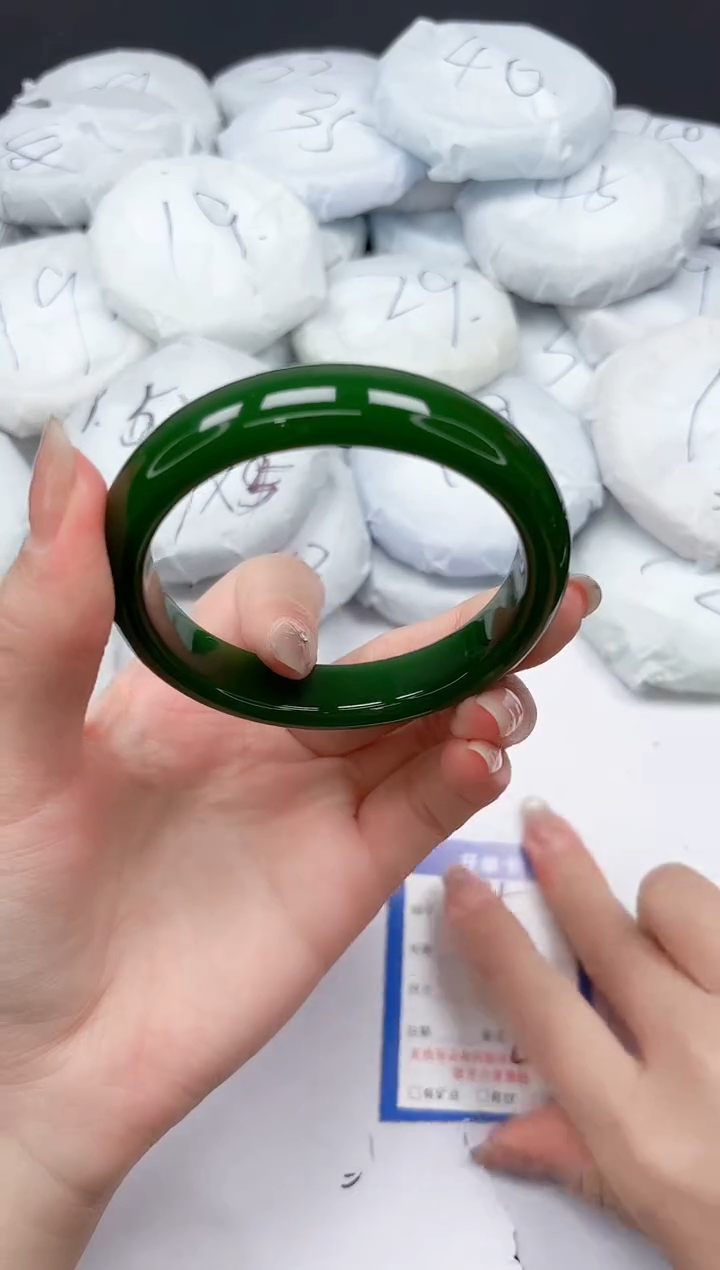 未镶嵌手镯石英质玉195/60.8