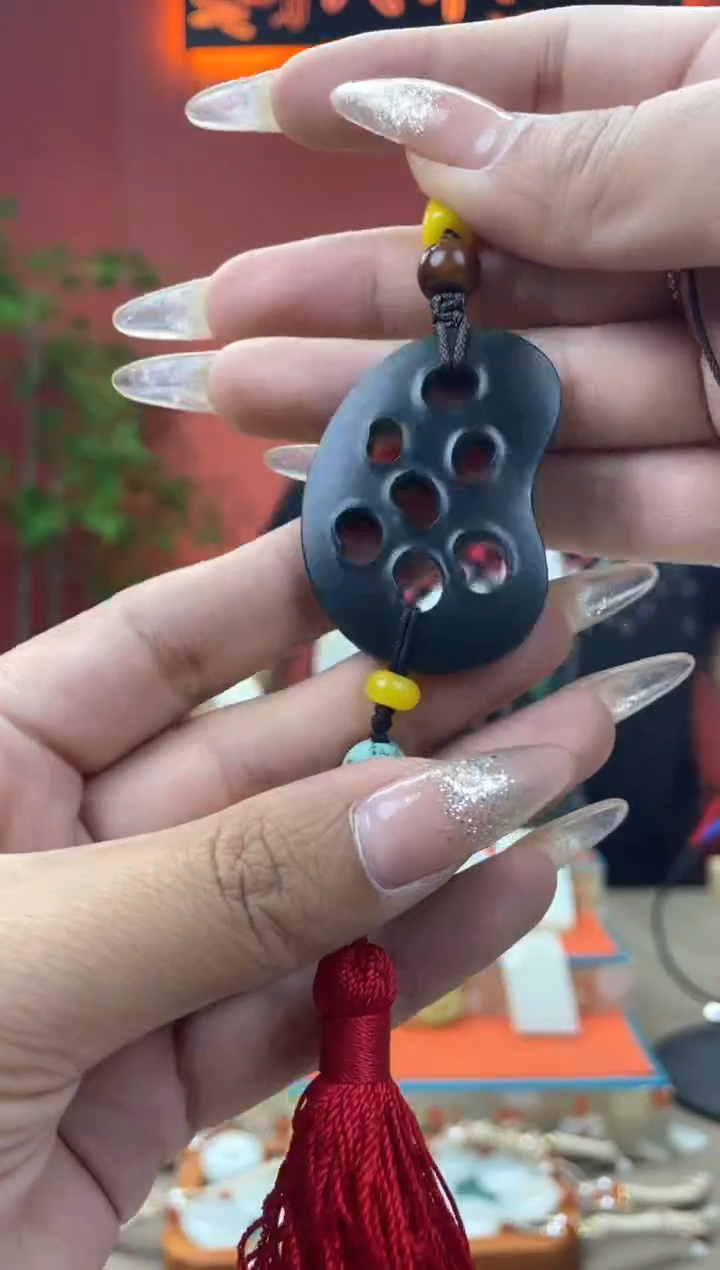 和田玉未镶嵌颈饰挂件