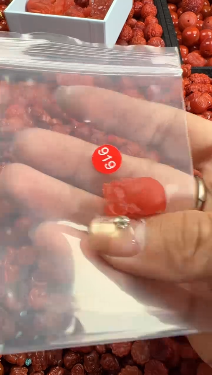 南红玛瑙未镶嵌颈饰1