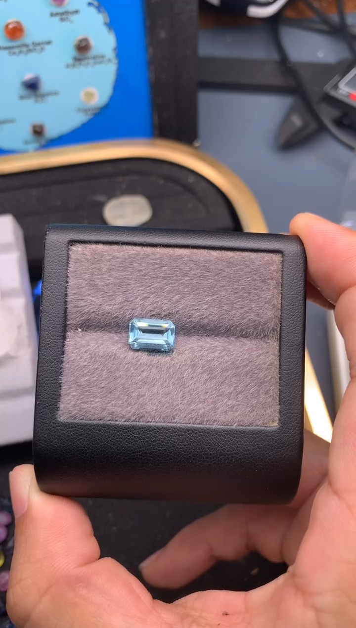 未镶嵌未镶嵌定制海蓝宝石地****多2克拉