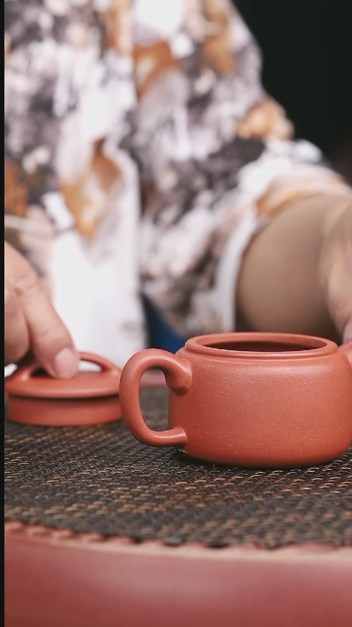 茶壶紫砂15号大红泥汉瓦150CC微微暇