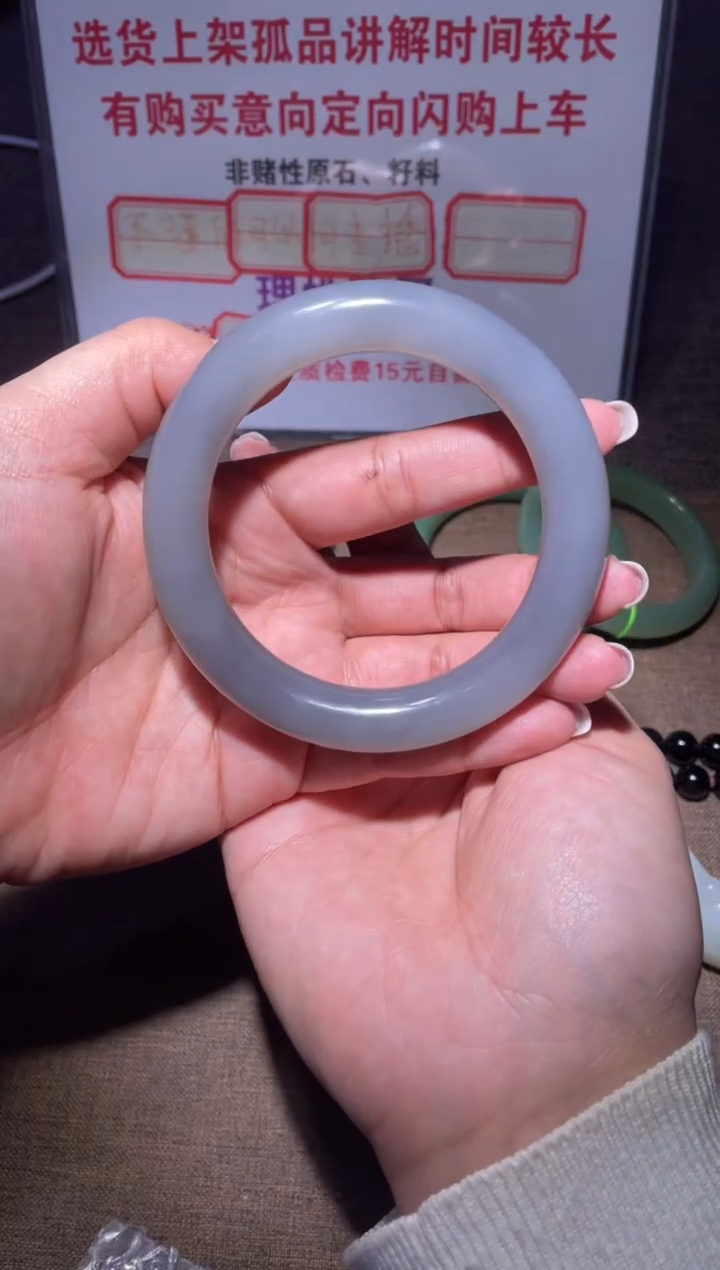 未镶嵌手镯和田玉x654