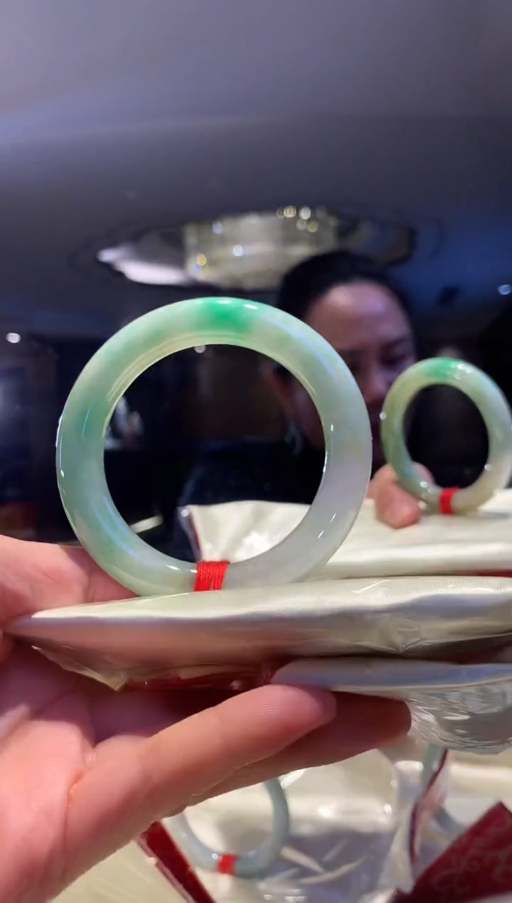 【闪购商品】翡翠手镯未镶嵌手镯 