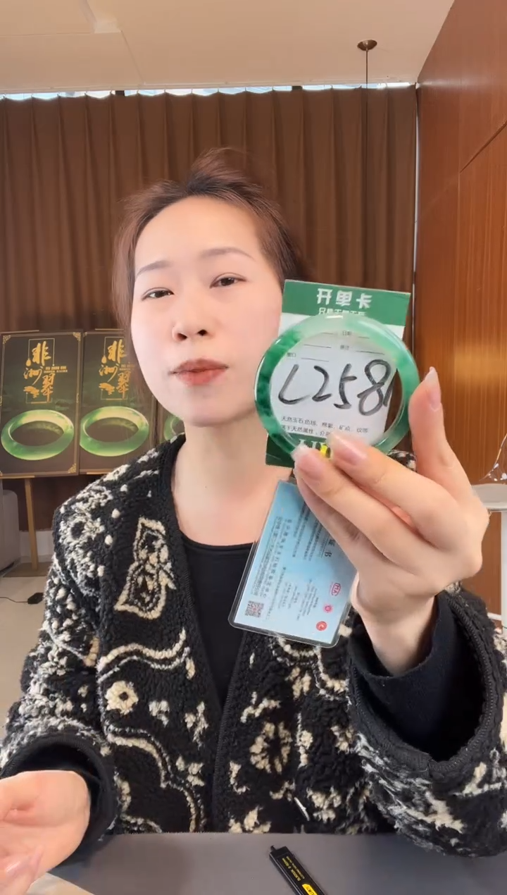 【闪购商品】石英质玉手镯未镶嵌非洲翠