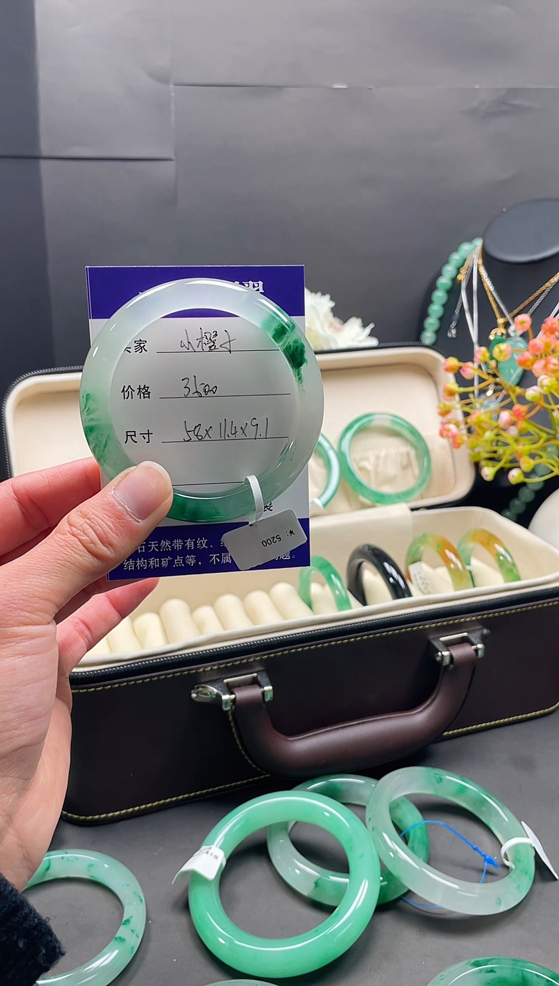 未镶嵌手镯石英质玉天然非洲翠手镯