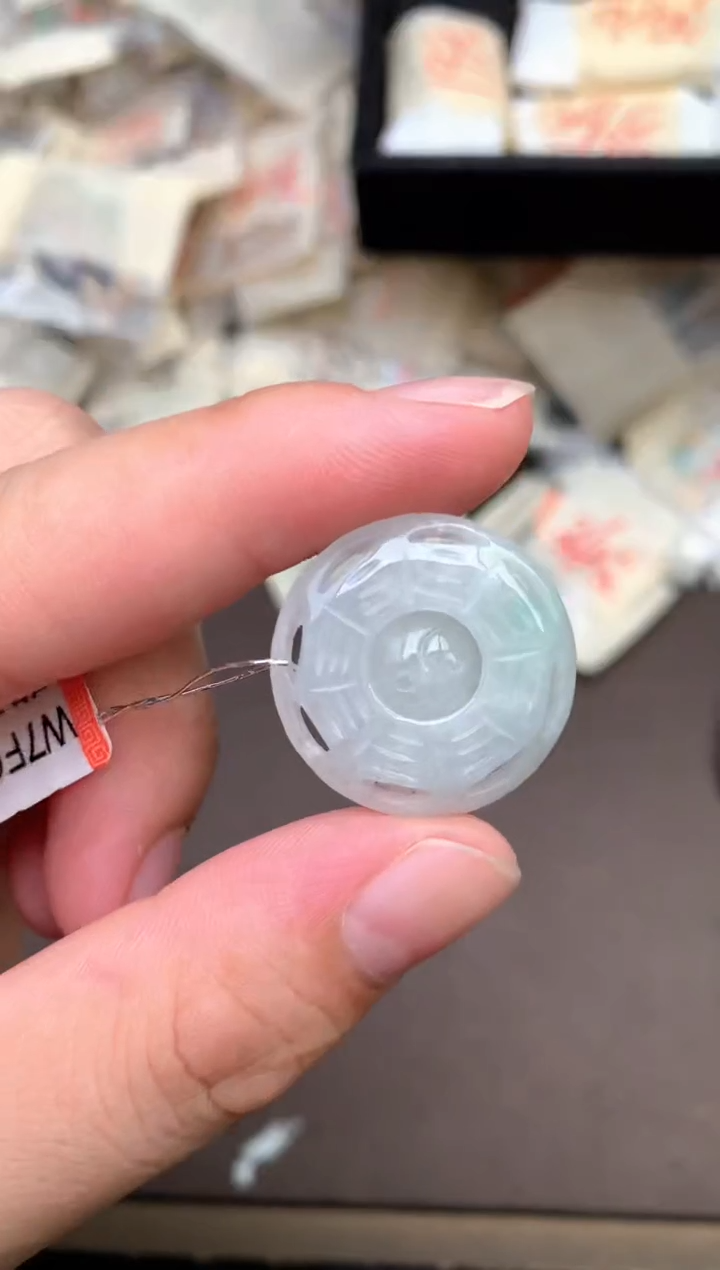 未镶嵌挂件翡翠— 福利