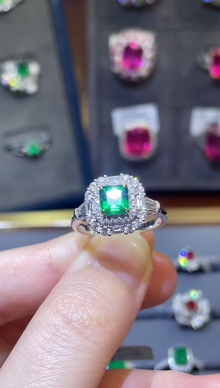 【闪购商品】祖母绿戒指18K金镶嵌/0.88ct/吉尔德