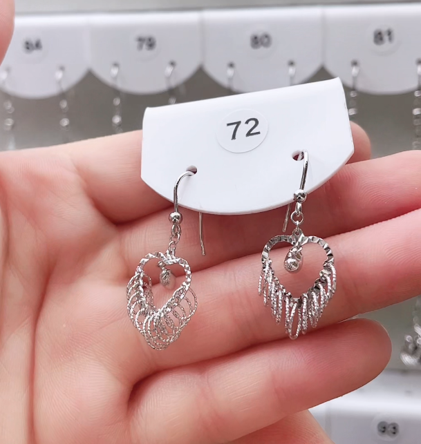 PT950铂金耳饰    直播间展示发一对 3.56g