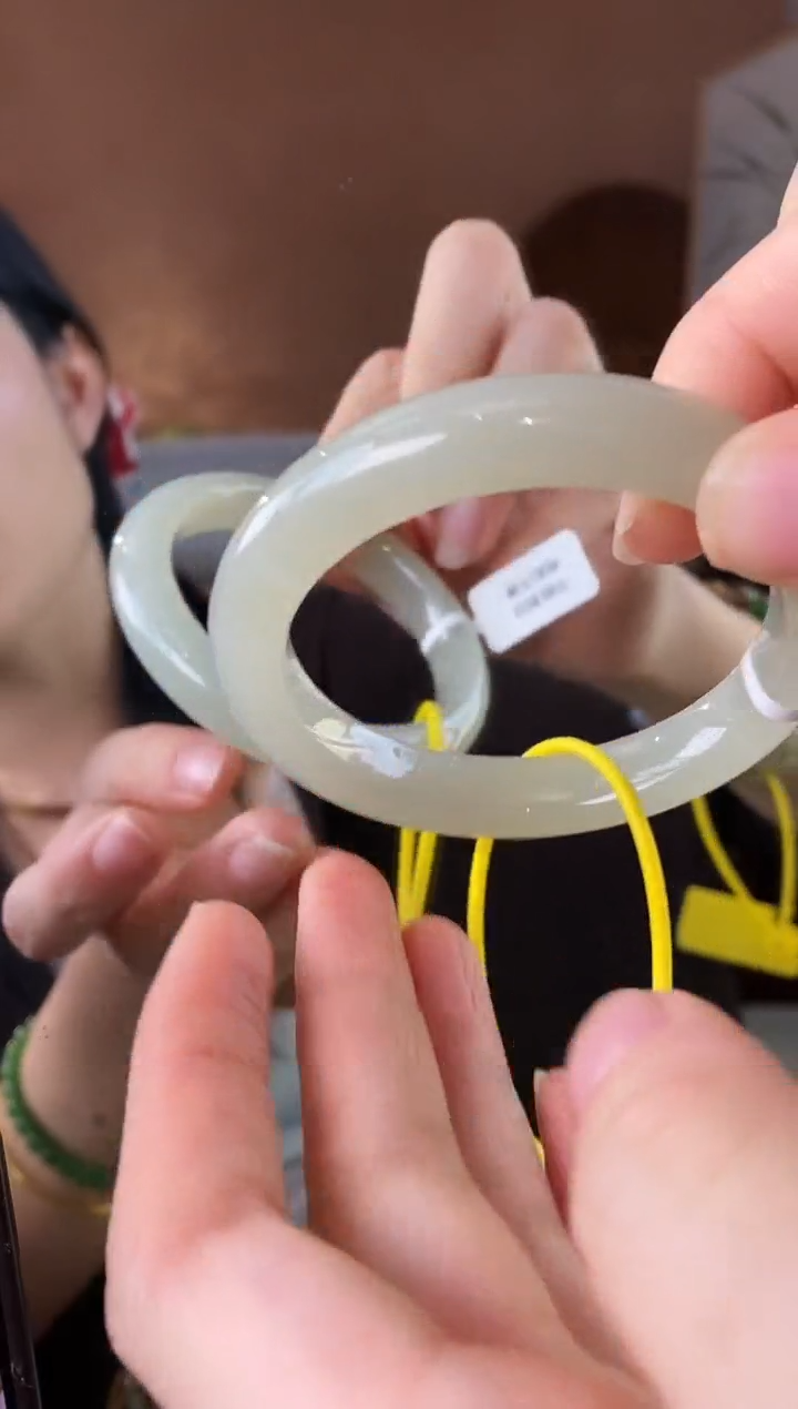 颈饰未镶嵌和田玉57晴水手镯