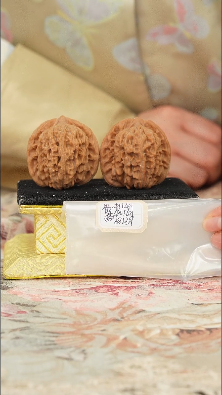 【闪购商品】文玩核桃把件平谷四座楼