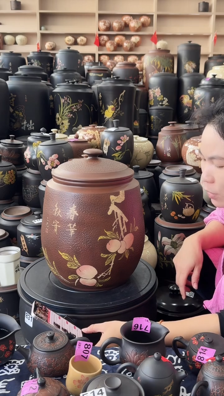 罐瑕疵茶缸高35cm古铜色锤纹  372