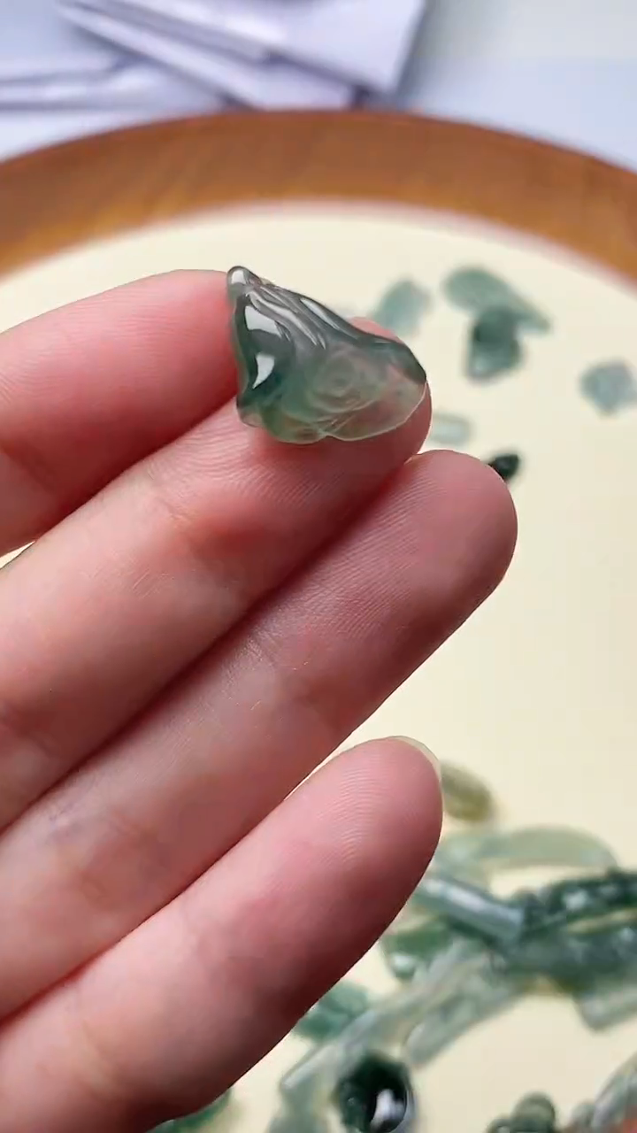 【闪购商品】翡翠挂件未镶嵌花