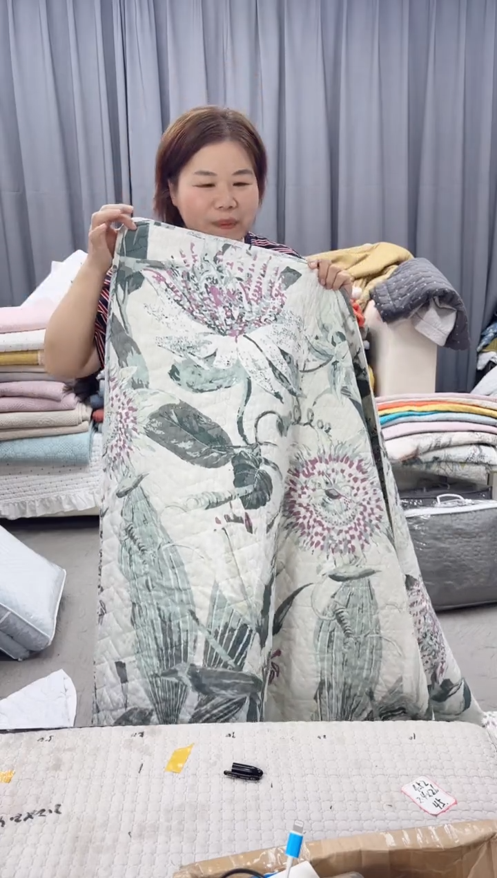 棉2.3*2.5白底绿花纯棉床盖