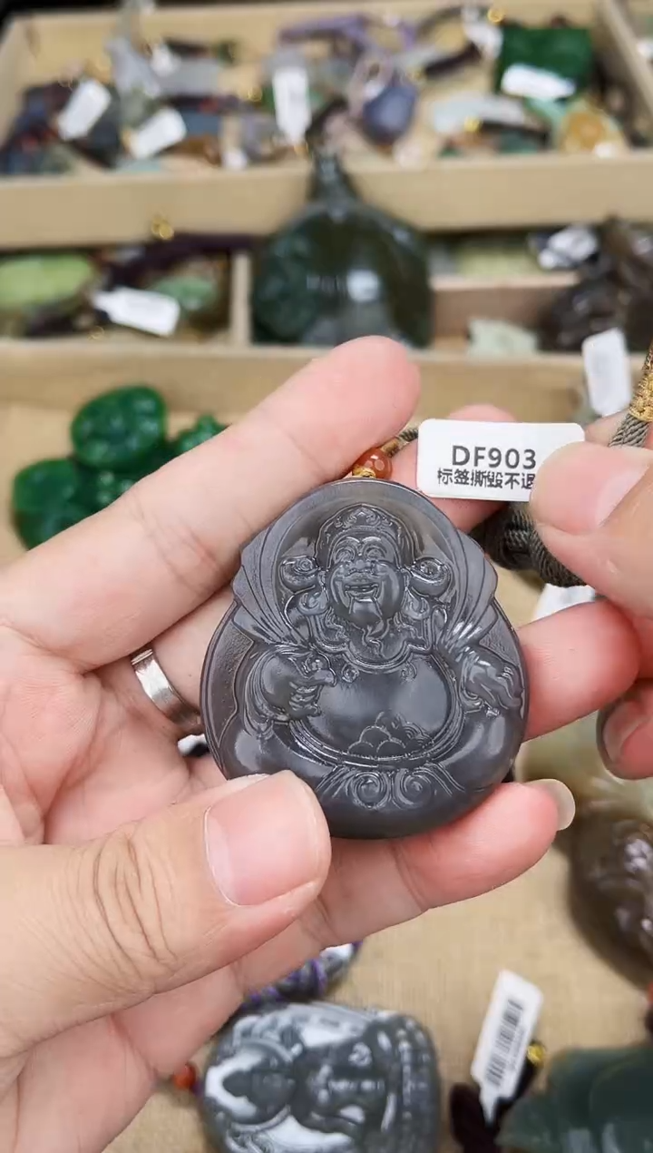 颈饰未镶嵌和田玉1