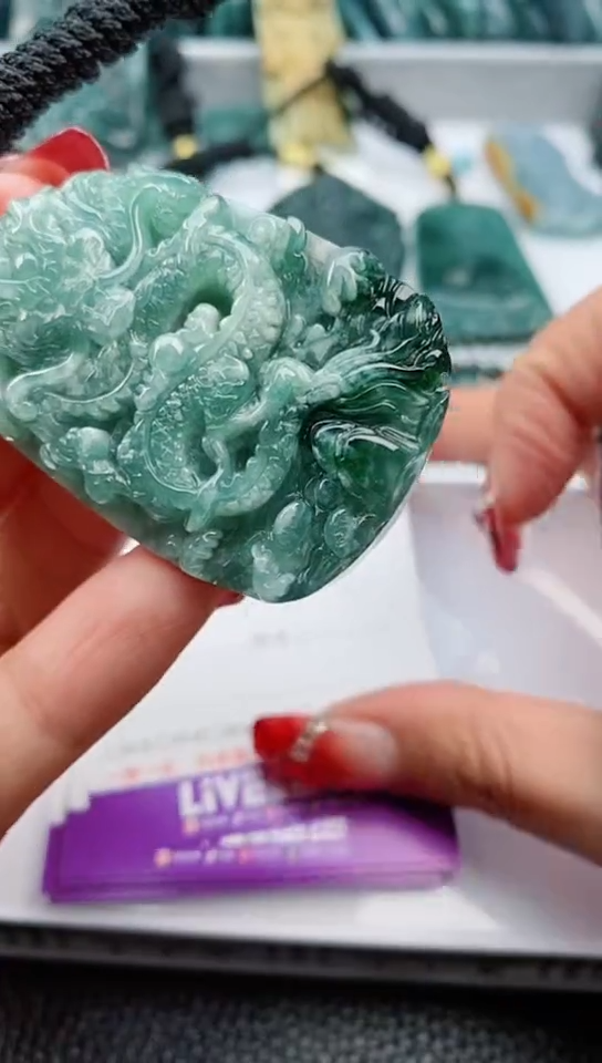 【闪购商品】翡翠颈饰未镶嵌          