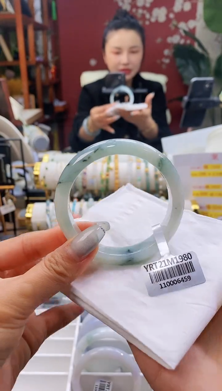 【闪购商品】翡翠手镯未镶嵌50飘花56-58/12.2*7.6