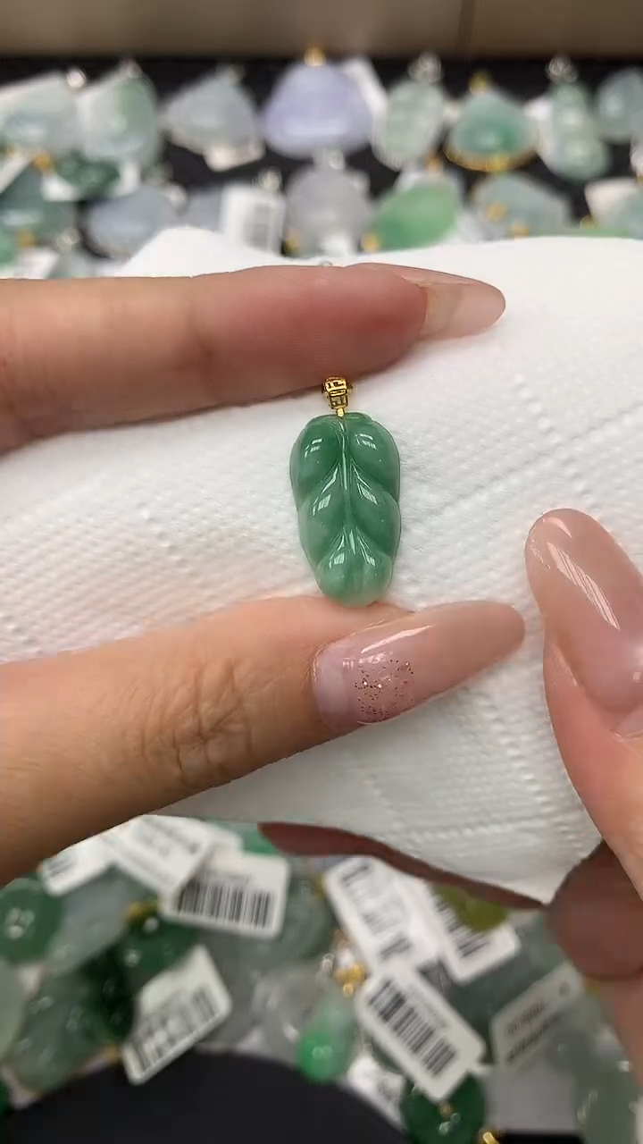 颈饰18K金镶嵌翡翠1111111111