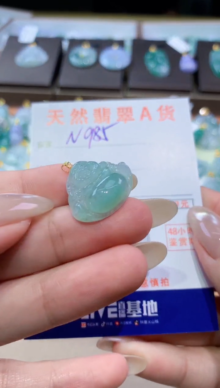 颈饰18K金镶嵌翡翠天然缅甸翡翠A货挂件 