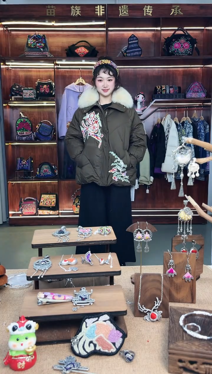 【闪购商品】织绣A28黔东南苗族刺绣